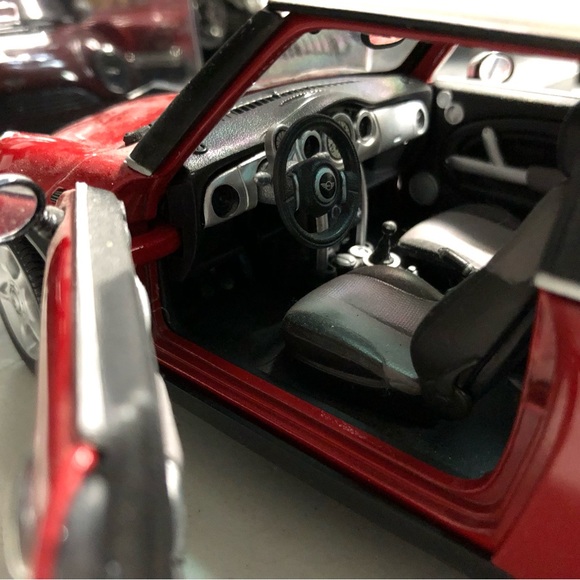 USED Maisto Mini Cooper 1:18 DIECAST Special Edition RED W/sunroof 2003 - Picture 6 of 7